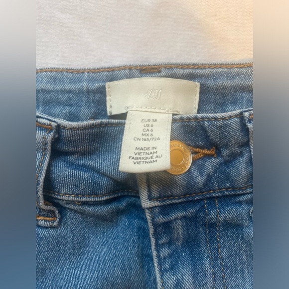 H&M Shorts - Picture 3 of 3